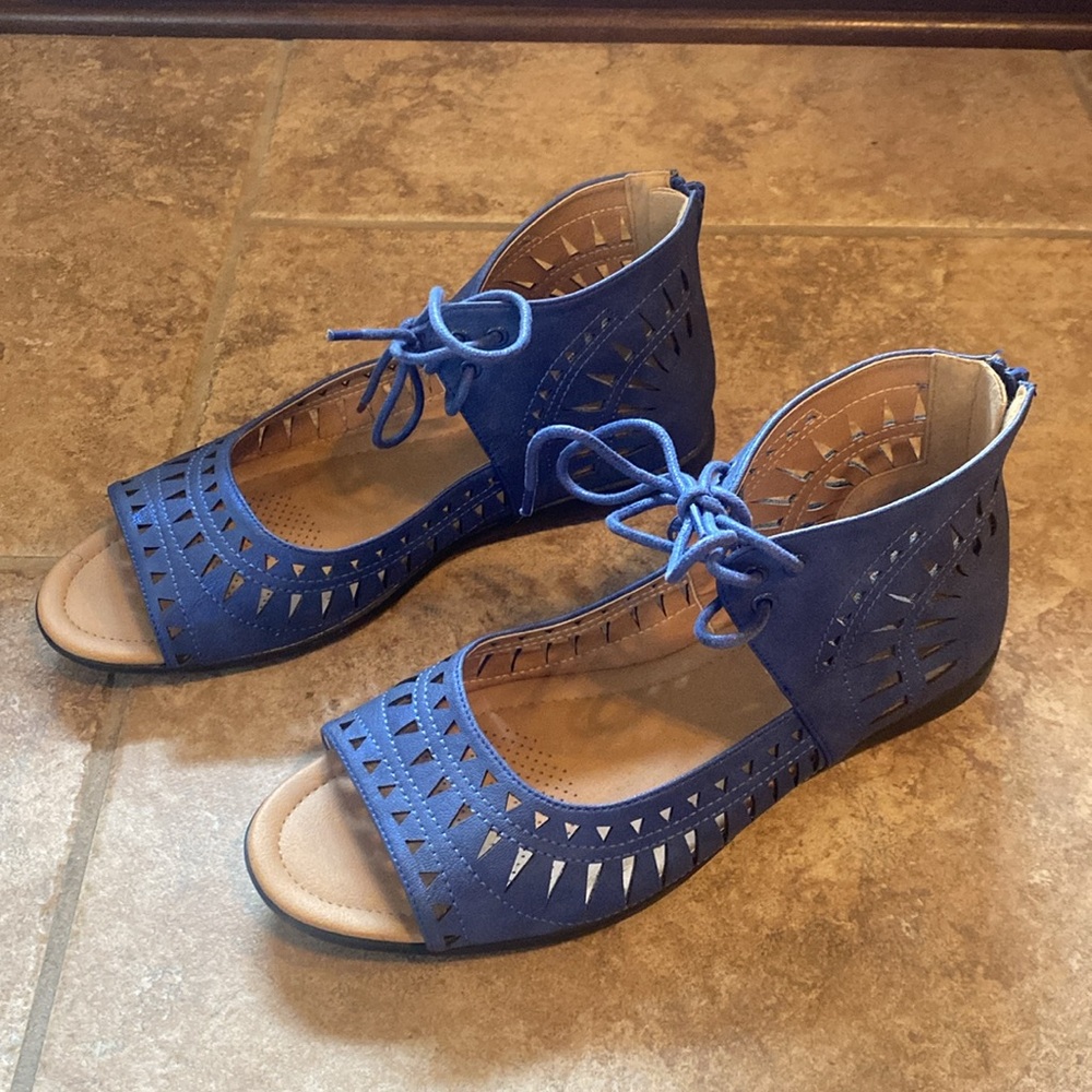 Comfortview. Women's Cutout Sandals - Navy. Size 10